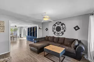 2031 E Vista Dr, Phoenix, AZ 85022 - Photo 9