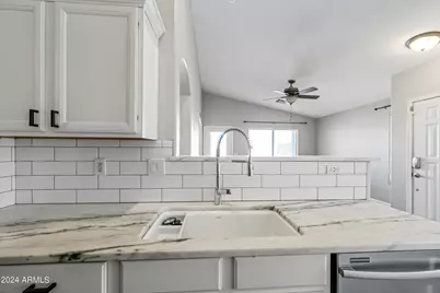 2075 S Peppertree Drive, Gilbert, AZ 85295 - Photo 9