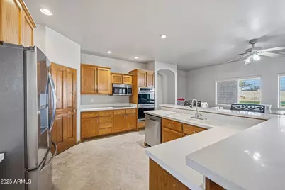 21280 W Vista Royale Drive, Wickenburg, AZ 85390 - Photo 3