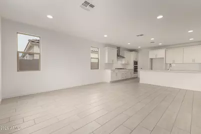 18137 W Watkins Street, Goodyear, AZ 85338 - Photo 7