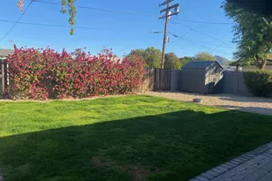 816 E Seldon Ln, Phoenix, AZ 85020 - Photo 21