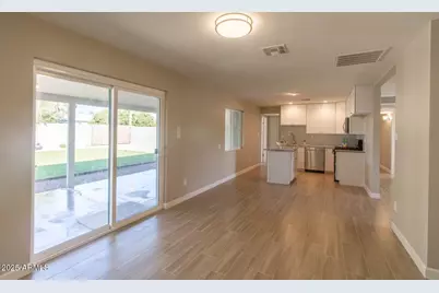 816 E Seldon Lane, Phoenix, AZ 85020 - Photo 9