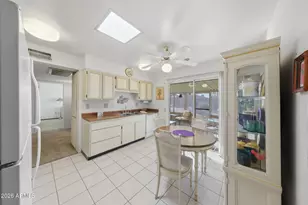 20001 N Willowcreek Cir, Sun City, AZ 85373 - Photo 13