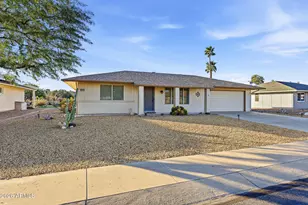 20001 N Willowcreek Cir, Sun City, AZ 85373 - Photo 9