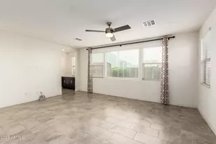 688 N Abalone Dr, Gilbert, AZ 85233 - Photo 9