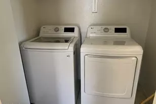 4621 E Abraham Ln, Phoenix, AZ 85050 - Photo 3