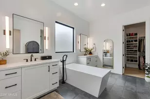 5513 E Verde Ln, Phoenix, AZ 85018 - Photo 11