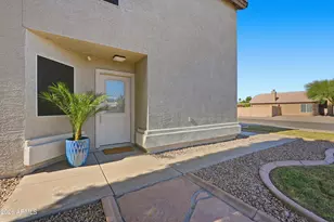 821 E Kesler Ln, Chandler, AZ 85225 - Photo 3