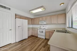 2031 W Tracy Ln, Phoenix, AZ 85023 - Photo 11