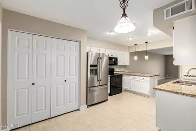 9325 W Topeka Drive, Peoria, AZ 85382 - Photo 11