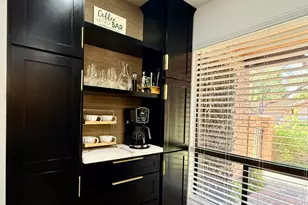 22 W Royal Palm Rd, Phoenix, AZ 85021 - Photo 9