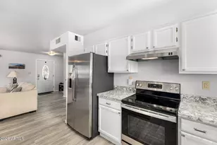 10637 W Augusta Dr, Sun City, AZ 85351 - Photo 9