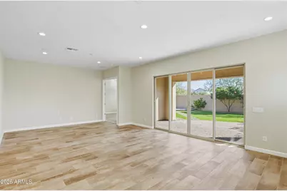 18125 N 65th Place, Phoenix, AZ 85054 - Photo 9