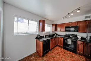 3022 N 37th St, Phoenix, AZ 85018 - Photo 9