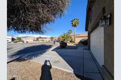 16071 W Gelding Drive, Surprise, AZ 85379 - Photo 5