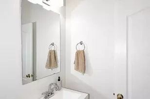 3327 W Leodra Ln, Phoenix, AZ 85041 - Photo 17