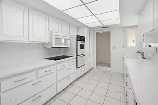 10326 W Highwood Ln, Sun City, AZ 85373 - Photo 9