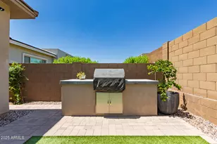 2830 E Crest Ln, Phoenix, AZ 85050 - Photo 31