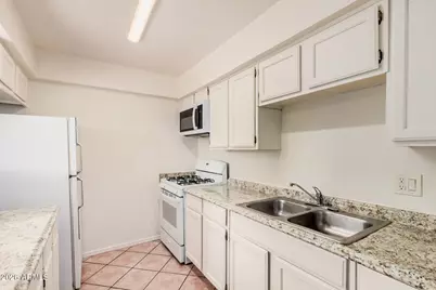 7937 W Pinchot Avenue, Phoenix, AZ 85033 - Photo 1