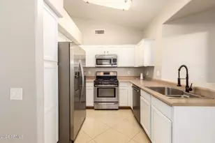 3212 E Oraibi Dr, Phoenix, AZ 85050 - Photo 9