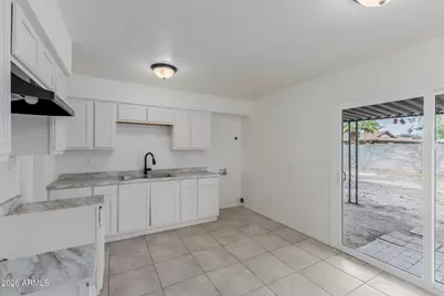 2525 N 47th Drive, Phoenix, AZ 85035 - Photo 11