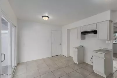 2525 N 47th Drive, Phoenix, AZ 85035 - Photo 9