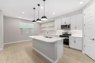 5818 E Zachary Dr, Phoenix, AZ 85054 - Photo 9