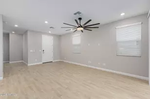 5818 E Zachary Dr, Phoenix, AZ 85054 - Photo 7