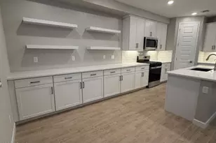 5818 E Zachary Dr, Phoenix, AZ 85054 - Photo 13