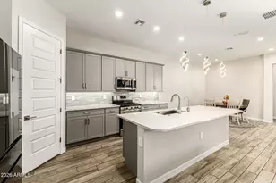 10321 W Deanna Dr, Peoria, AZ 85382 - Photo 3