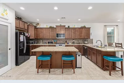 18196 W Ivy Lane, Surprise, AZ 85388 - Photo 9