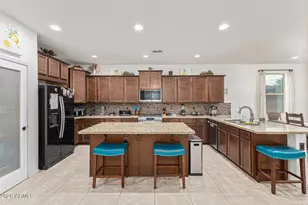 18196 W Ivy Ln, Surprise, AZ 85388 - Photo 9