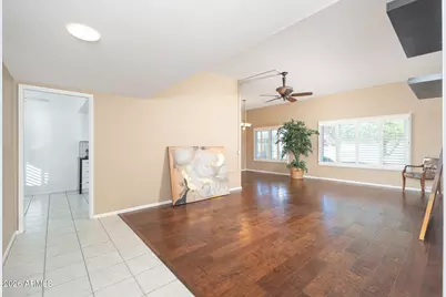 10004 W Pleasant Valley Road, Sun City, AZ 85351 - Photo 11