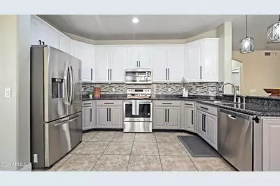 13888 W Wilshire Drive, Goodyear, AZ 85395 - Photo 7