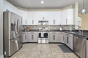 13888 W Wilshire Dr, Goodyear, AZ 85395 - Photo 7