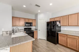 20261 W Desert Bloom St, Buckeye, AZ 85326 - Photo 17