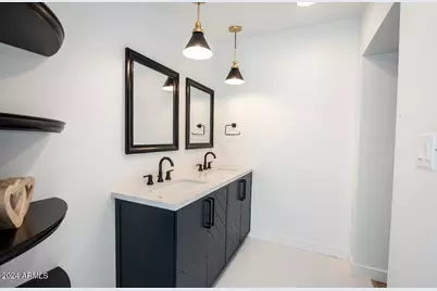 1731 E Verde Lane, Phoenix, AZ 85016 - Photo 11