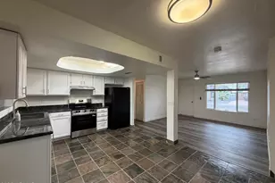 3305 E Helena Dr, Phoenix, AZ 85032 - Photo 3