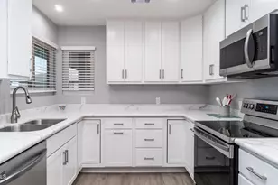 10023 W Shasta Dr, Sun City, AZ 85351 - Photo 11