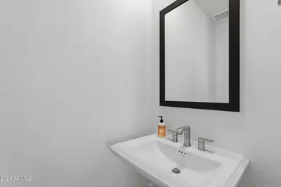 1153 E Kachina Trail, Phoenix, AZ 85042 - Photo 23