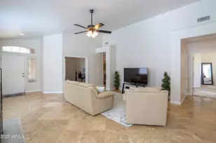 687 N Gregory Pl, Chandler, AZ 85226 - Photo 7