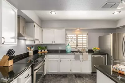 1930 E Linger Lane, Phoenix, AZ 85020 - Photo 7