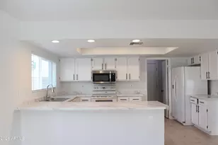 7301 W Canterbury Dr, Peoria, AZ 85345 - Photo 7