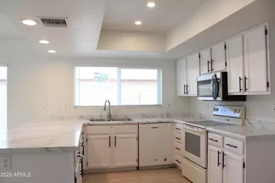 7301 W Canterbury Drive, Peoria, AZ 85345 - Photo 9