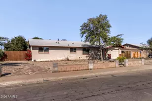 2952 N 53rd Dr, Phoenix, AZ 85031 - Photo 5