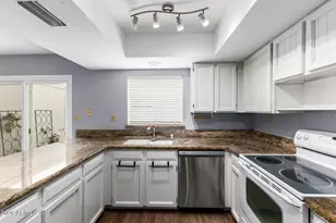 8225 N Central Ave, Phoenix, AZ 85020 - Photo 13