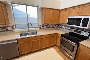 3860 S Coach House Dr, Gilbert, AZ 85297 - Photo 9