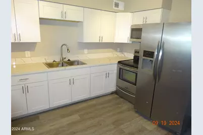 341 E Vogel Avenue #2, Phoenix, AZ 85020 - Photo 3
