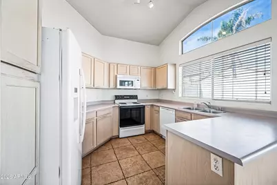 3930 E Wescott Drive, Phoenix, AZ 85050 - Photo 9