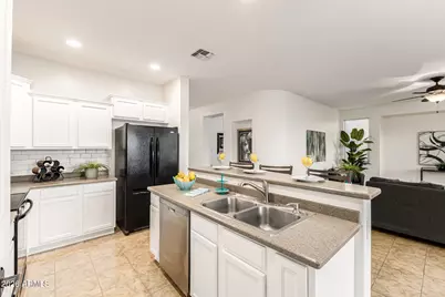 8205 S 23rd Place, Phoenix, AZ 85042 - Photo 15